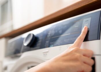 Pamirštas skalbimo mašinos mygtukas: vienas paspaudimas ir dvokiančius skalbinius pamiršite forever