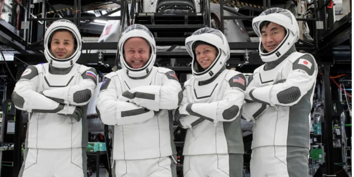 Paniką keliantis NASA sprendimas: kodėl skubiai grąžinamas MKS įgulos ekipažas į Žemę?