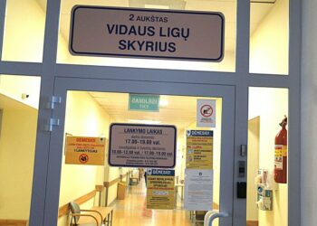 Panika ligoninėje: gripo židinys verčia medikus uždarinėti skyrius
