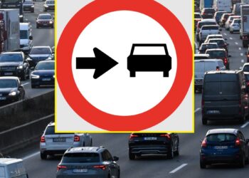 Paslaptinga juoda strėlytė į automobilį: ženklas kelyje, kurio prasmės dauguma nė neįtaria