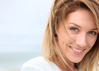 Pigi lenkų vaistinėse parduodama tepalo paslaptis: 50+ ir nė vienos raukšlės ant veido