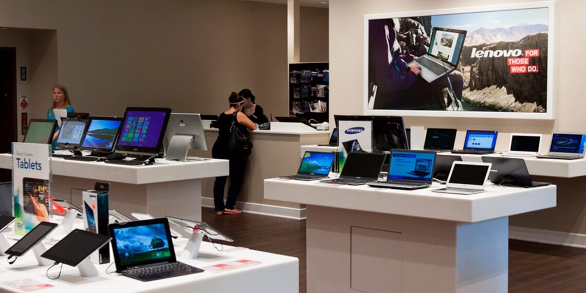 Pirkėjai panikoje šluoja elektronikos parduotuves: kas laukia kainų 2026-aisiais?