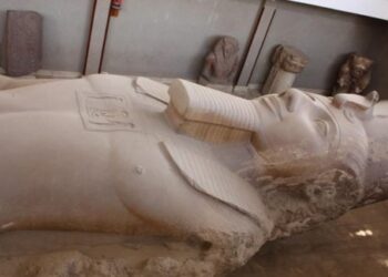 Po 100 metų dykumoje rastas šokiruojantis radinys: Nilo smėlis slėpė padalytą dievo statulą