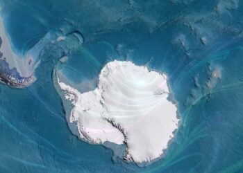 Po ledu slypinti užmiršta Antarktidos žemė: atidengė senovinius kalnus, ežerus ir upes