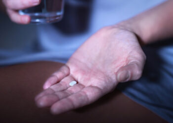 Populiari migdomoji tabletė netikėtai stabdo Alzheimerio baltymų kaupimąsi: mokslininkai nustebo