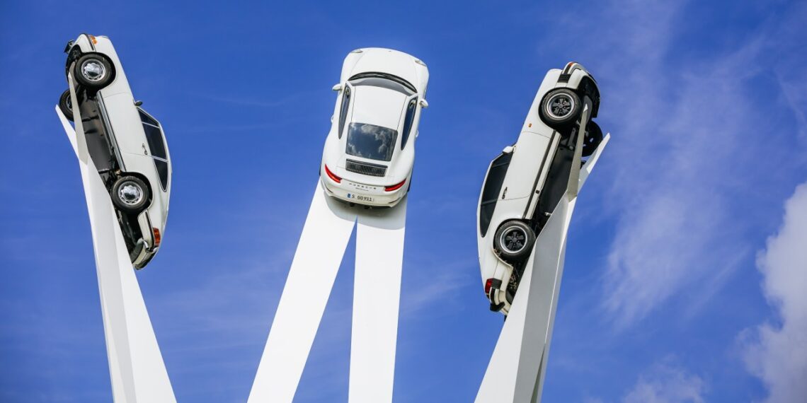 Porsche ant bedugnės krašto: legendinės markės žlugimas ar netikėtas prisikėlimas?