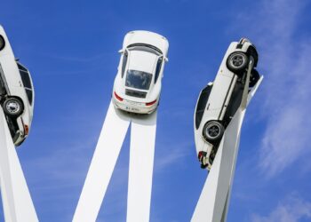 Porsche ant bedugnės krašto: legendinės markės žlugimas ar netikėtas prisikėlimas?