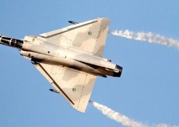 Prancūziški Mirage 2000 virš Ukrainos: slaptas oro skydas, kuris sustabdė Rusijos raketas