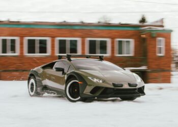 Priekinė ar galinė varomoji ašis žiemą: specialistai perspėja – šią klaidą daro daugelis