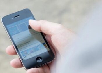 Prieš 15 metų išleistas iPhone grįžta į madą: netikėta priežastis šokiruoja ekspertus