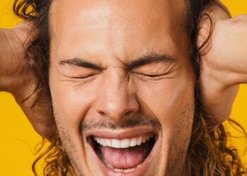 Psichologė atskleidė šokiruojančią priežastį, kodėl dainos įstringa galvoje ir nepaleidžia jūsų