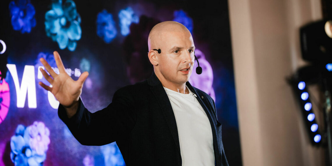 Psichologė atvirai: štai kodėl kasdien keliami video jus nuveda į perdegimą, o ne į klientų širdis