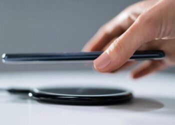 Qi įkrovimas: šokiruojantis faktas, kuo jis skiriasi nuo paprasto belaidžio kroviklio, nustebsite!