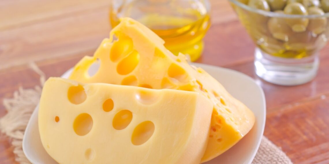 Riebūs sūriai prieš demenciją? Mokslininkai atskleidė stulbinamą poveikį mūsų smegenims