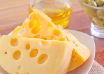 Riebūs sūriai prieš demenciją? Mokslininkai atskleidė stulbinamą poveikį mūsų smegenims