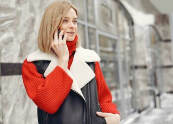 Šaltyje telefonas išsikrauna pačiu blogiausiu metu? Ekspertas atskleidė paprastą triuką, kaip to išvengti