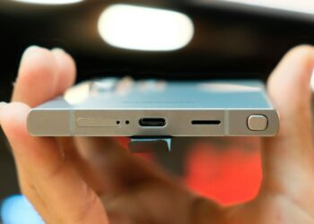 Samsung ruošia milžinišką 20 000 mAh bateriją telefonams, bet slypi pavojingas niuansas