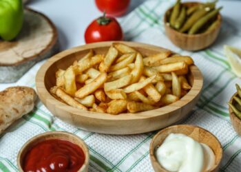 Šefas atskleidė įspūdingą receptą: traški bulvytė su slaptu padažu pavyks net tinginiui