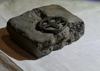 Sensacija Vokietijoje: po žeme rastas X a. slaviškas kryžius – tai keičia Europos krikšto istoriją