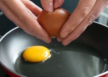 Šį kiaušinių kepimo riebalą metų metus naudojom neteisingai: dietologai atskleidė šokiruojančią tiesą