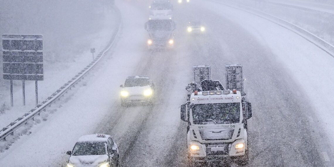 Siaubinga pūga sukausto kelius: trys lemtingos klaidos, kurios gali kainuoti gyvybę sniego nelaisvėje