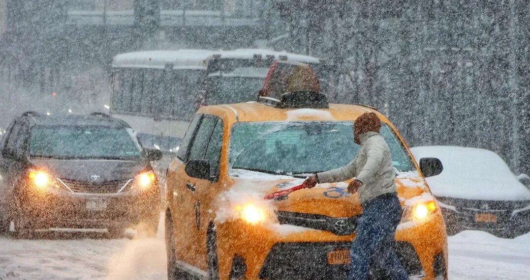 Siautėjanti pūga JAV pietuose paliko be elektros daugiau nei milijoną žmonių – chaosas auga