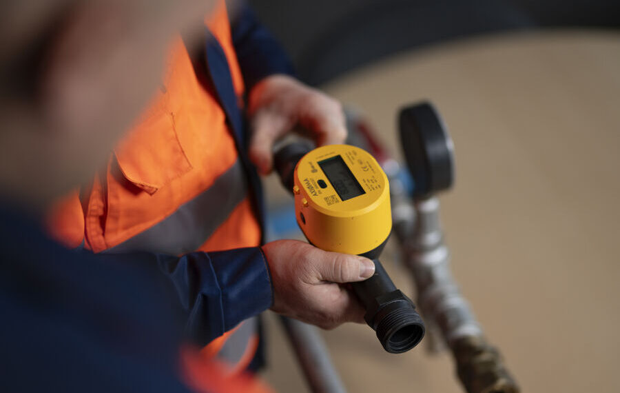 Šimtams vilniečių – šokas: išmanieji skaitikliai rodo pavojingai šaltą vandenį, vamzdžiai ant ribos