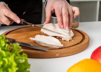 Šios 5 klaidos paverčia vištienos krūtinėlę sausa padanga: patikrinkite savo įpročius virtuvėje