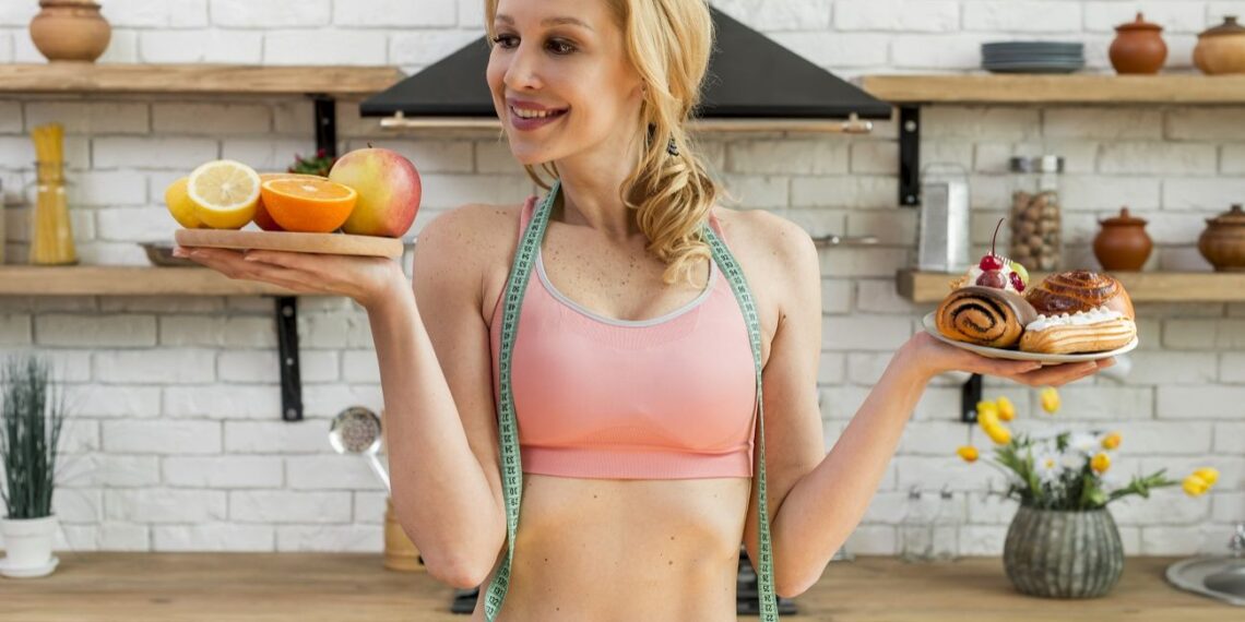 Šios kasdienės „nekaltos“ klaidos tyliai storina ir žlugdo jūsų dietą: atsikratykite jų dabar