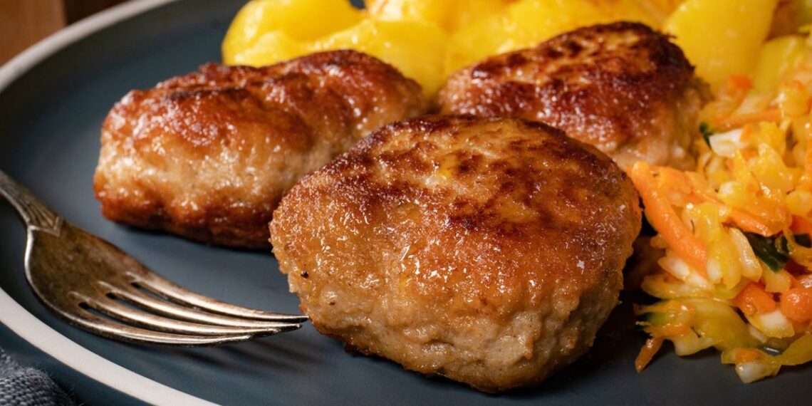 Šis genialus kotletų triukas pribloškė net šefus: pieną galima pilti be gailesčio