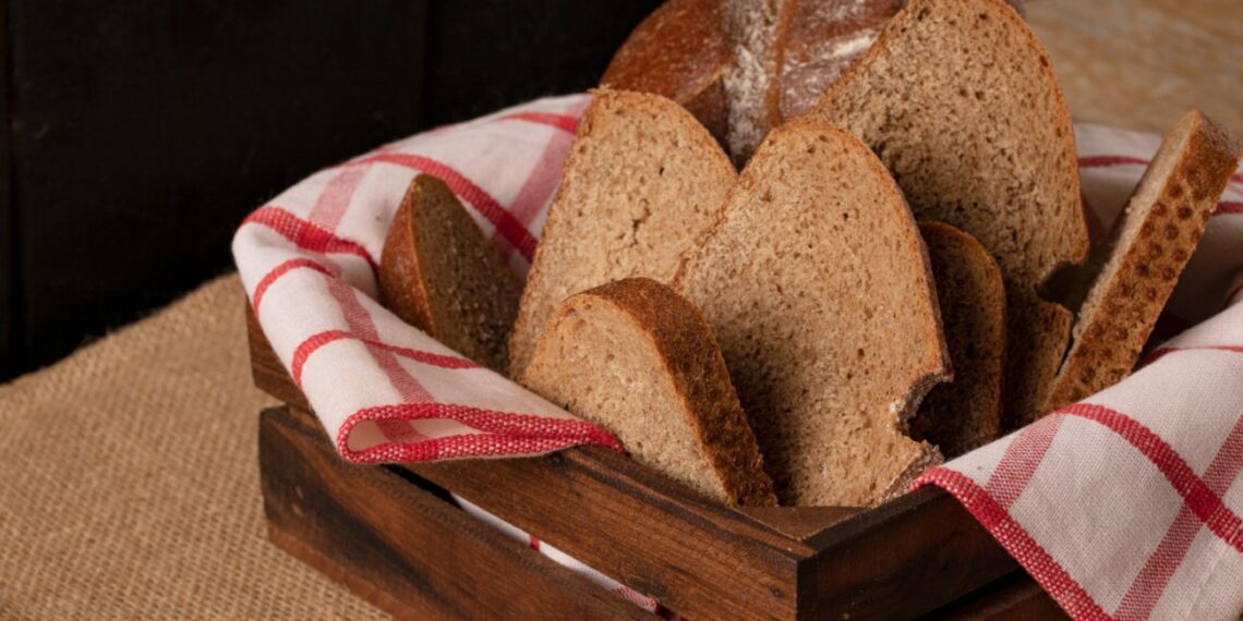 Šis netikėtas būdas laikyti duoną paverčia ją tikru žarnyno supermaistu – gydytojai šokiruoti