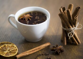 Šis paprastas rytinis gėrimas akimirksniu pagerins savijautą – gydytojai nustebę, ir tai ne arbata