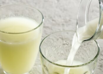 Šis pigus gėrimas iš šaldytuvo atkuria žarnyną ir imunitetą: dauguma jį geria neteisingai