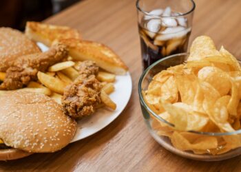 Šių produktų ir gėrimų vengia visi dermatologai: štai kas labiausiai kaitina psoriazę