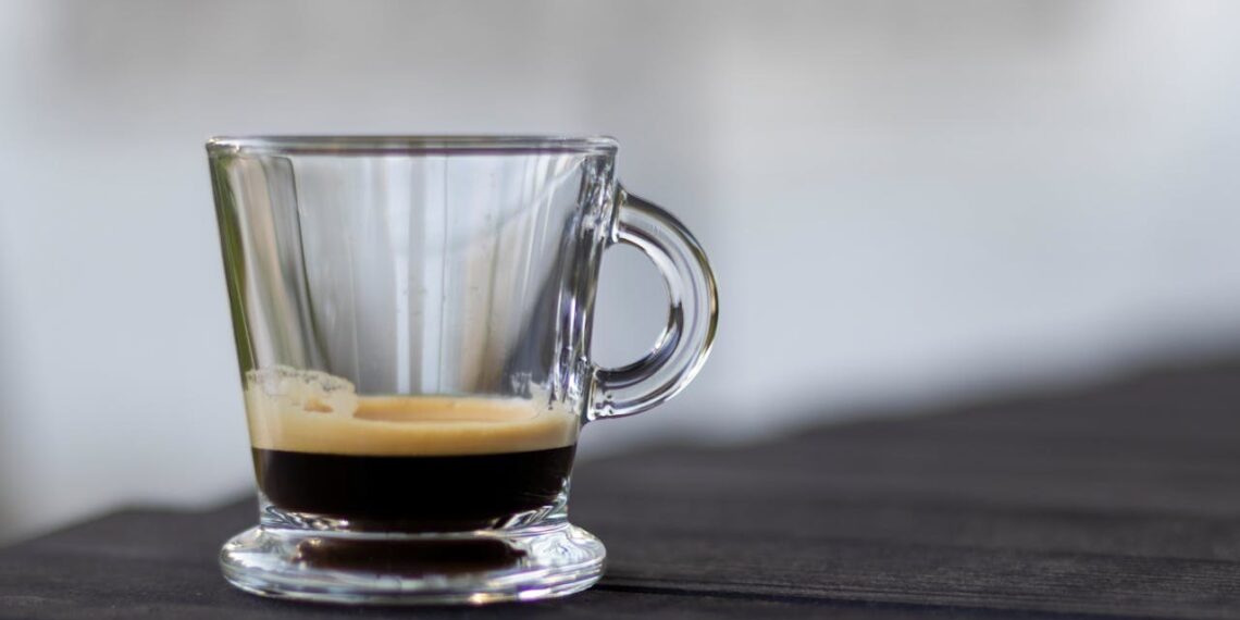Šių produktų niekada negerk kartu su kava: endokrinologas perspėja – žaloji kasą ir kaulus
