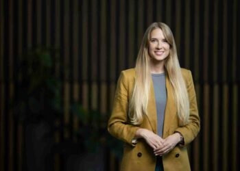 Skaitmeniniai kišenpinigiai ar kelias į skolų liūną? Ekspertai perspėja tėvus: kalbėkite su vaikais dabar