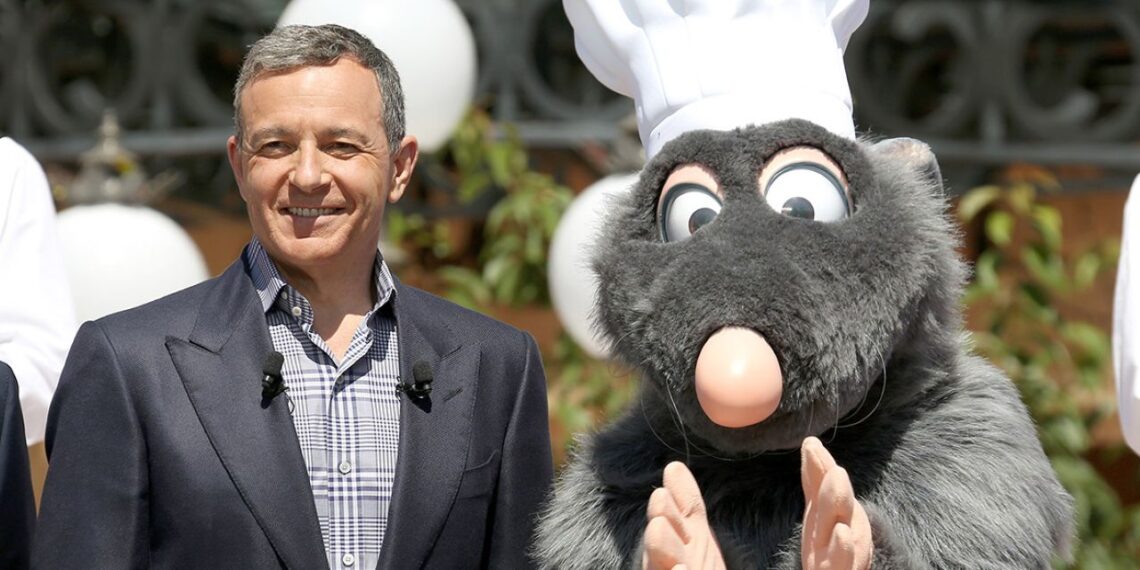 Skandalas Disney: pavargęs nuo rutinos vadovas Bobas Aylas meta postą ir palieka imperiją