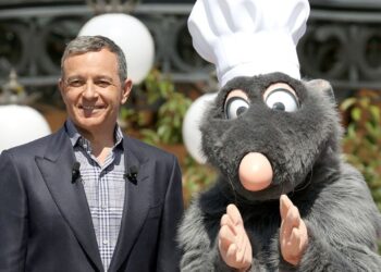 Skandalas Disney: pavargęs nuo rutinos vadovas Bobas Aylas meta postą ir palieka imperiją
