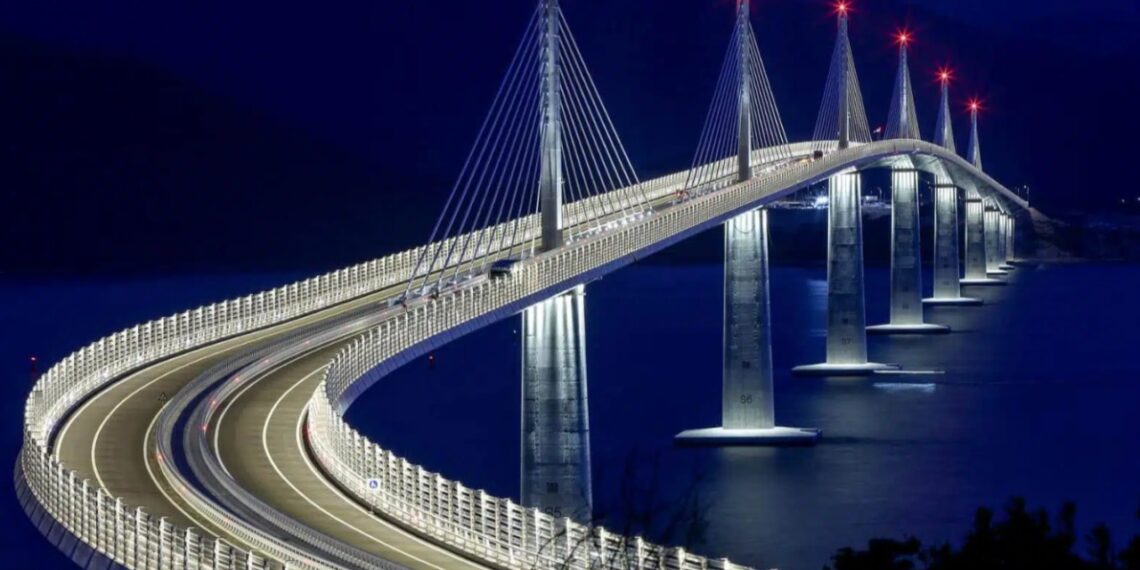 Skandalas Europoje: šimtai milijonų ištaškyti naujam tiltui – vietiniai klausia, kam to reikia