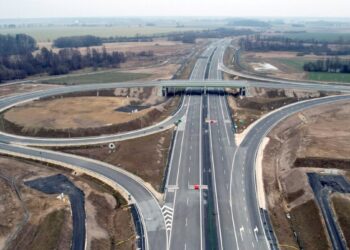 Skandalas kaimynystėje: nauja milijoninė A2 autostrada Lenkijoje jau pusmetį stovi tuščia