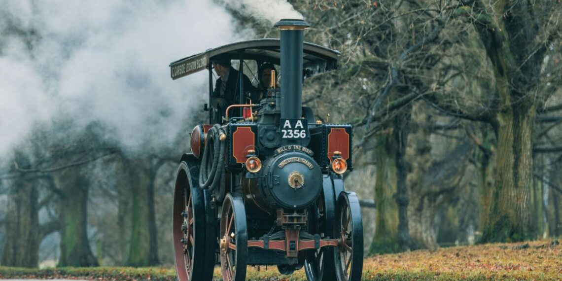 Skandalas: kaip sovietai ir naftos magnatai palaidojo pigias mašinas, važiuojančias ant malkų
