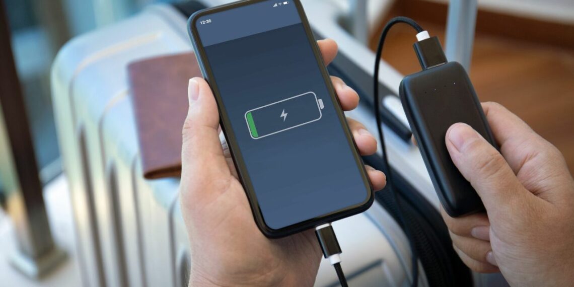 Skandalas keliautojams: 2026 m. draudžiamų daiktų sąrašas lėktuvuose šokiruoja milijonus