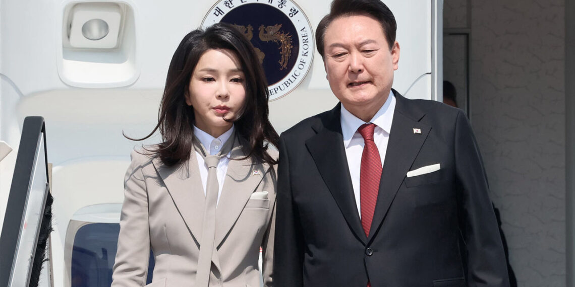 Skandalas Pietų Korėjoje: buvusi pirmoji ponia šokiruoja – teismas skiria realią kalėjimo bausmę