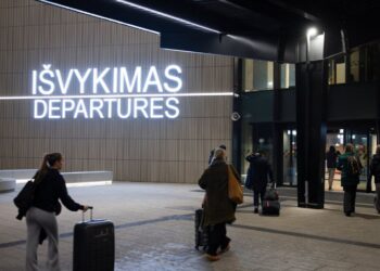 Skandalas Vilniaus oro uoste: sulaikyti 15 pabėgėlių iš Latvijos, mėginusių sprukti į Vokietiją