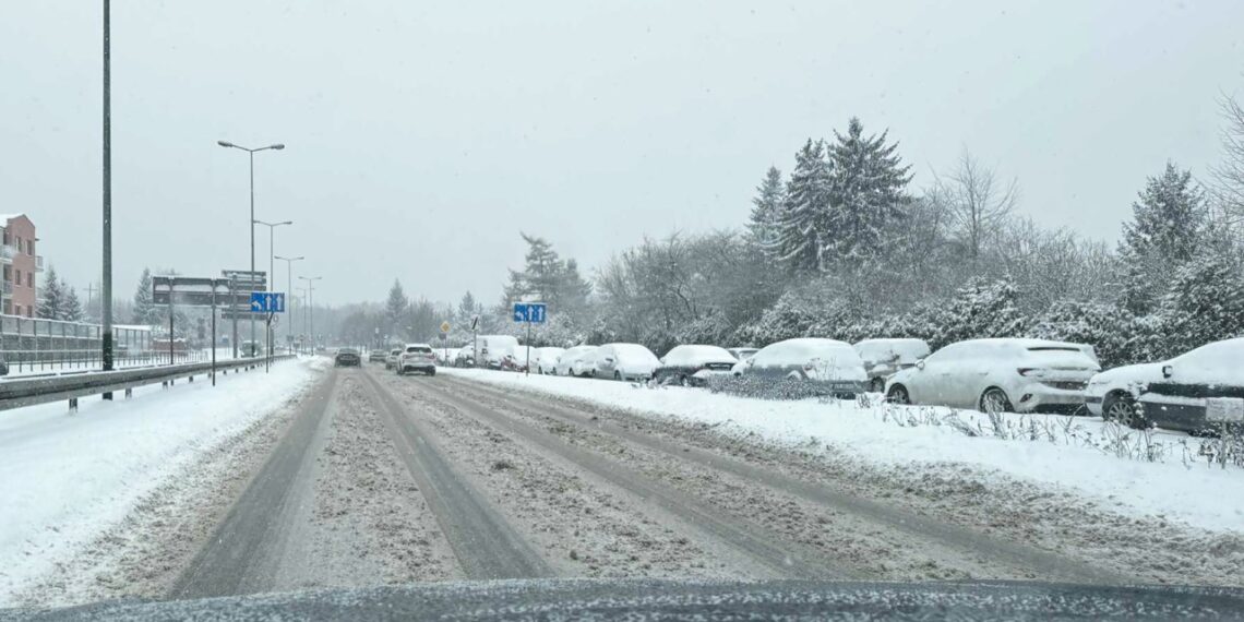 Skaudi avarija nepasnigusioje gatvėje: ar galite prisiteisti tūkstančius iš kelių prižiūrėtojo?