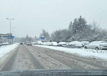 Skaudi avarija nepasnigusioje gatvėje: ar galite prisiteisti tūkstančius iš kelių prižiūrėtojo?