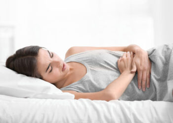 Skrandžio virusai puola žaibiškai: 7 pavojingi simptomai ir 5 gydymo klaidos, kurios jus pražudys