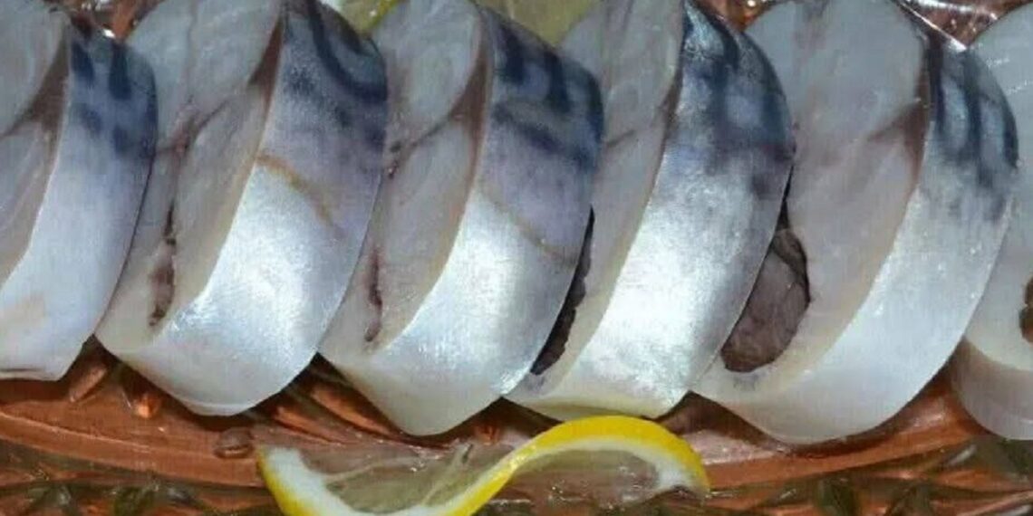 Skumbrė, kuri pranoksta lašišą: paprastas marinuotos žuvies receptas su stulbinamu skoniu