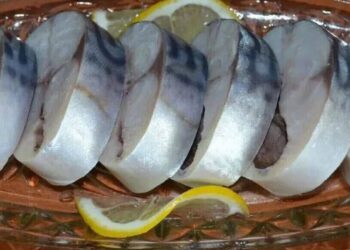 Skumbrė, kuri pranoksta lašišą: paprastas marinuotos žuvies receptas su stulbinamu skoniu