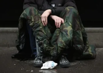 Skurdas Anglijoje šokiruoja: kritinė riba peržengta pirmąkart per 30 metų – milijonai šeimų ant bado slenksčio